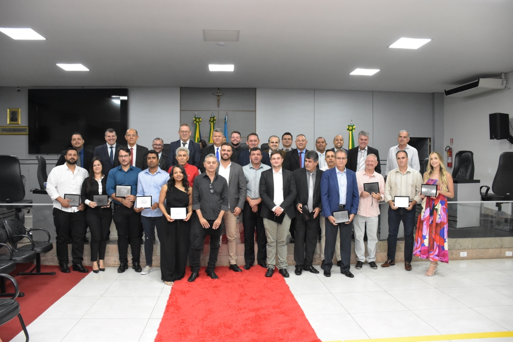 CÂMARA MUNICIPAL REALIZA SESSÃO SOLENE EM HOMENAGEM AO DIA DO